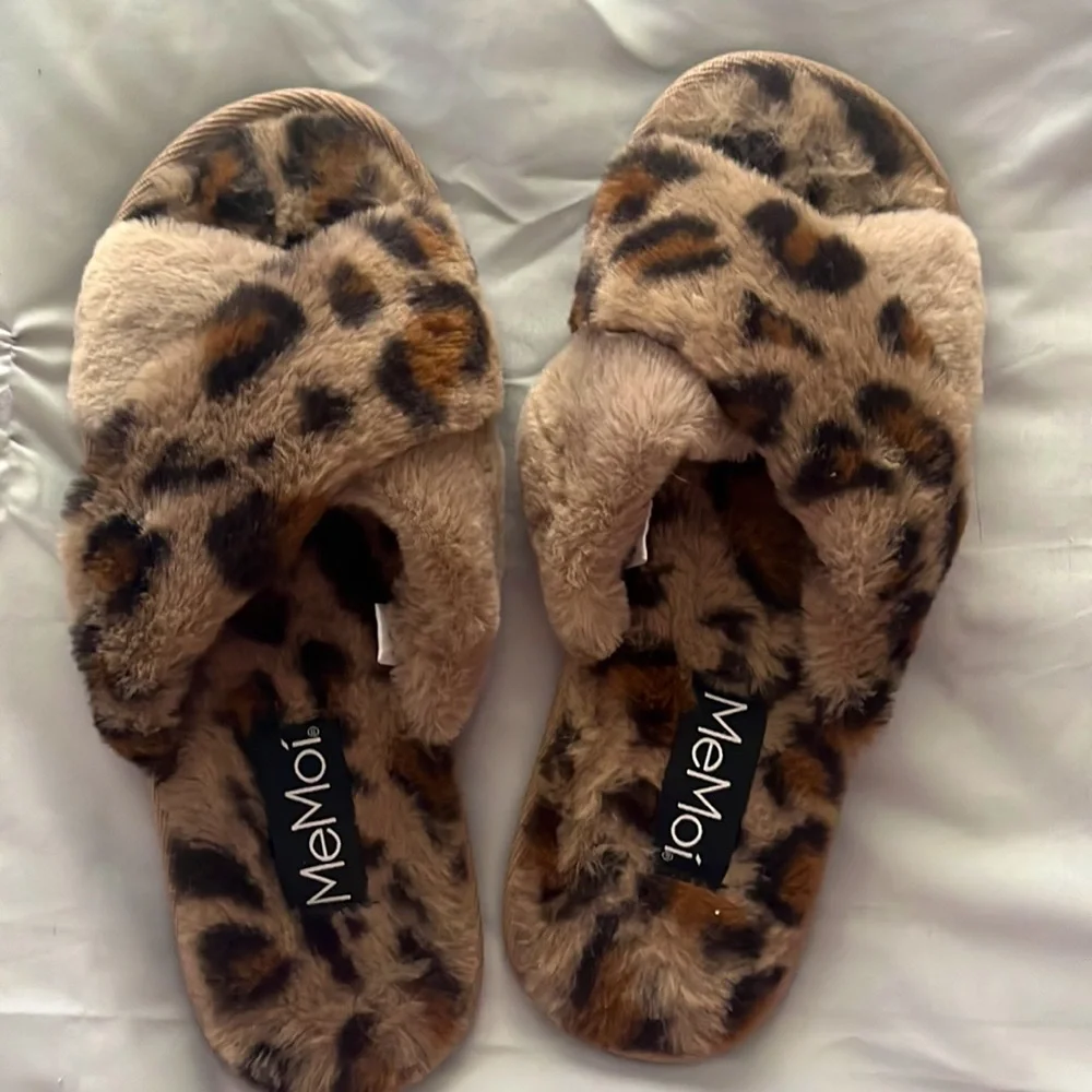 Leopard Slippers - Picture 2 of 2